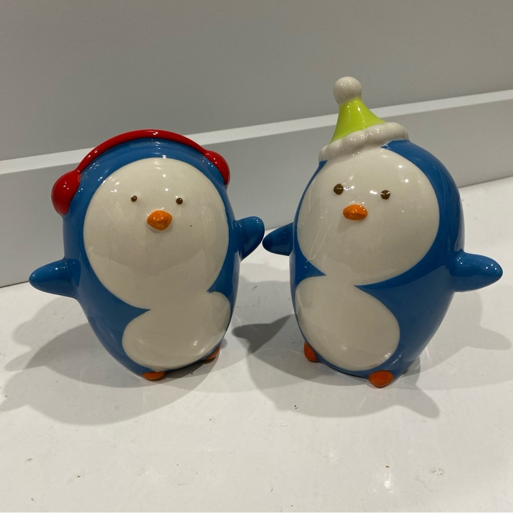 Blue & White Penguin Salt Pepper Shakers Holiday 08 Be Merry